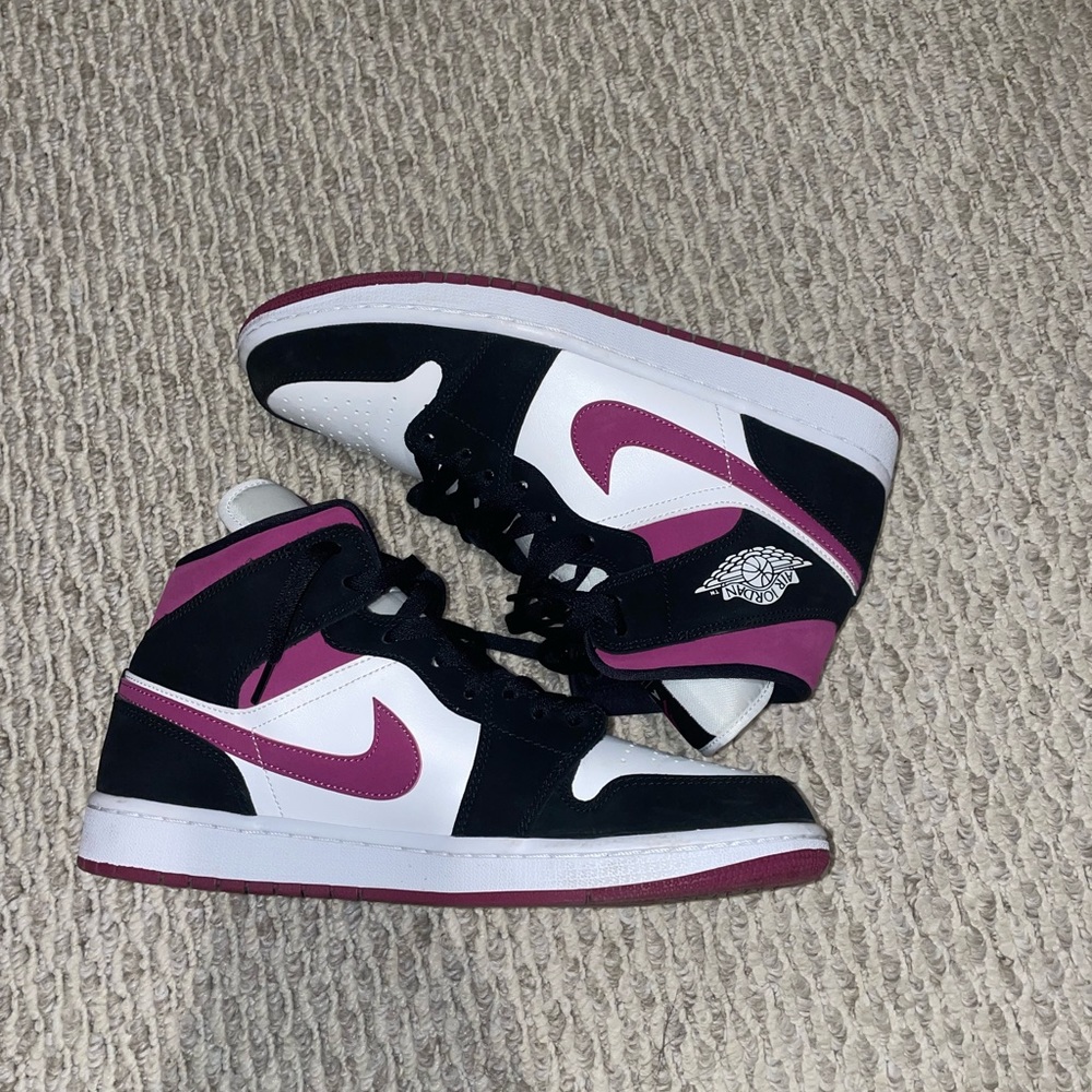 Air Jordan 1 Mid Magenta Cactus Flower